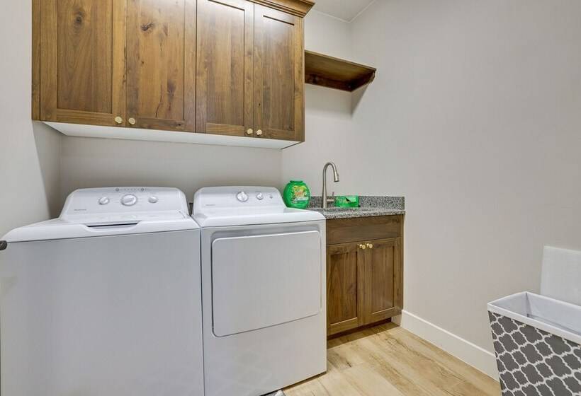 Toquerville Home W/ Mtn Views, Near State Parks!