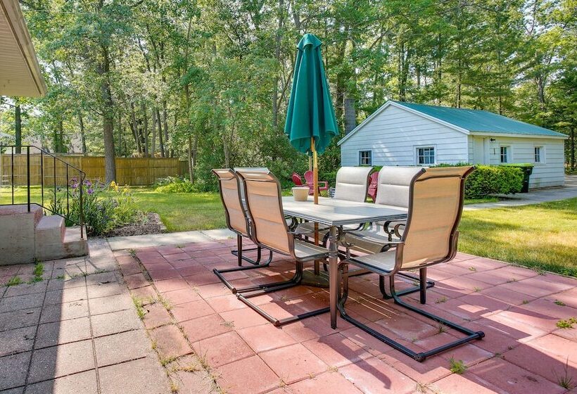 Traverse City Home W/ Fire Pit, Patio + Yard!