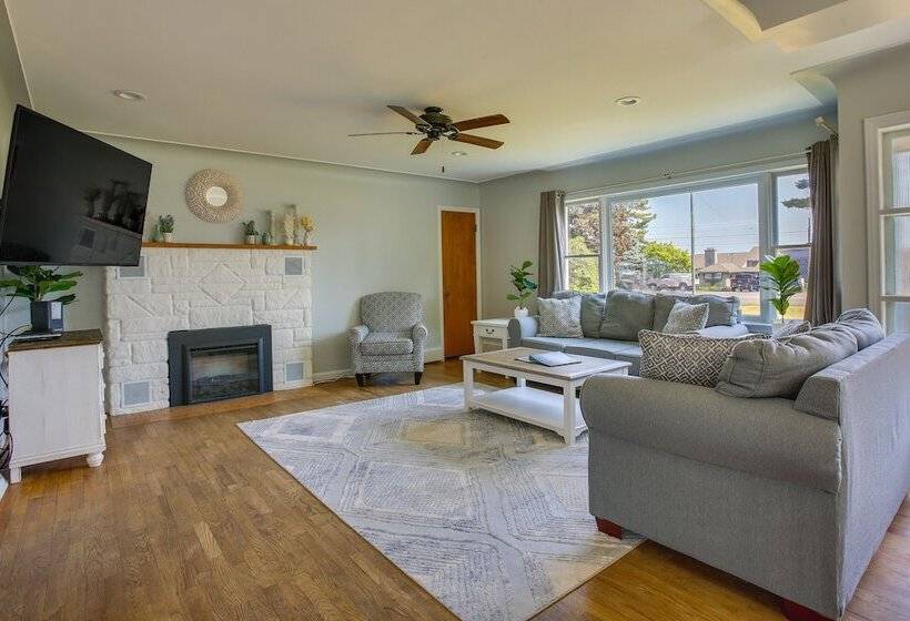 Traverse City Home W/ Fire Pit, Patio + Yard!