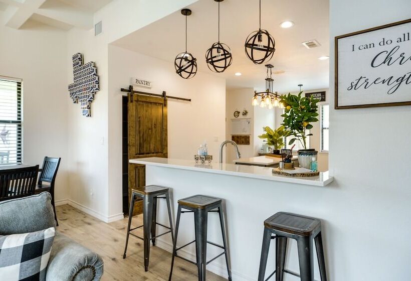 Updated New Braunfels Home W/ Fire Pit!