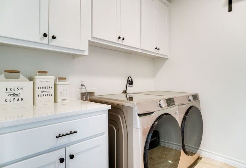 Updated New Braunfels Home W/ Fire Pit!