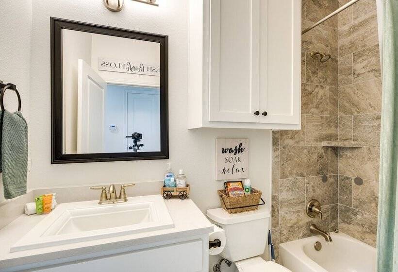 Updated New Braunfels Home W/ Fire Pit!