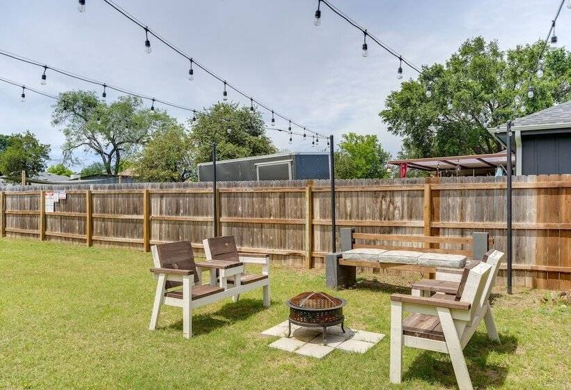 Updated New Braunfels Home W/ Fire Pit!