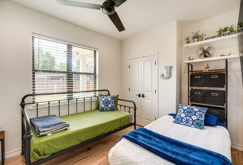 Updated New Braunfels Home W/ Fire Pit!