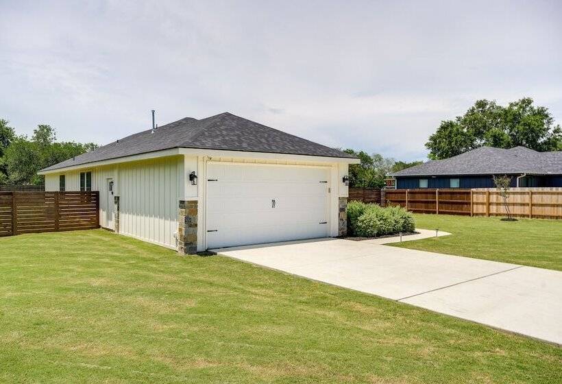 Updated New Braunfels Home W/ Fire Pit!