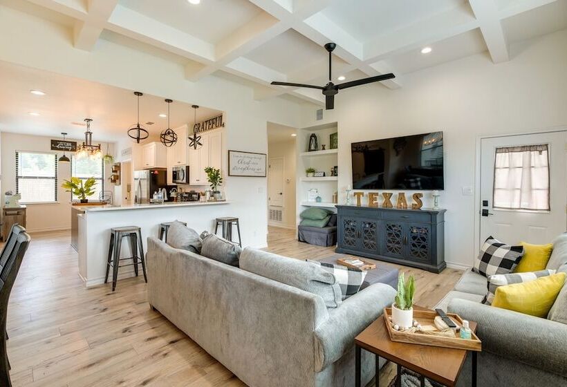 Updated New Braunfels Home W/ Fire Pit!