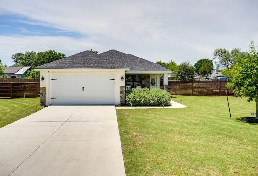 Updated New Braunfels Home W/ Fire Pit!