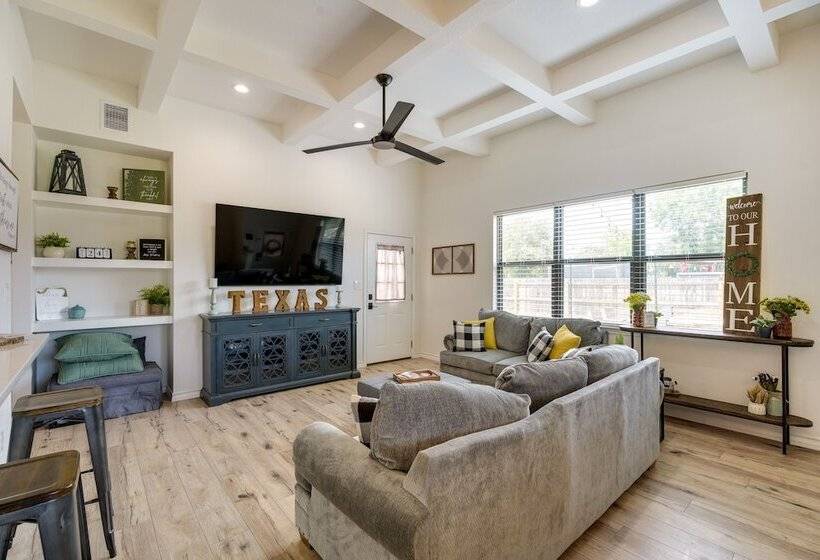 Updated New Braunfels Home W/ Fire Pit!