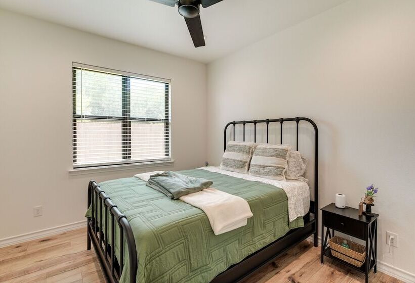 Updated New Braunfels Home W/ Fire Pit!