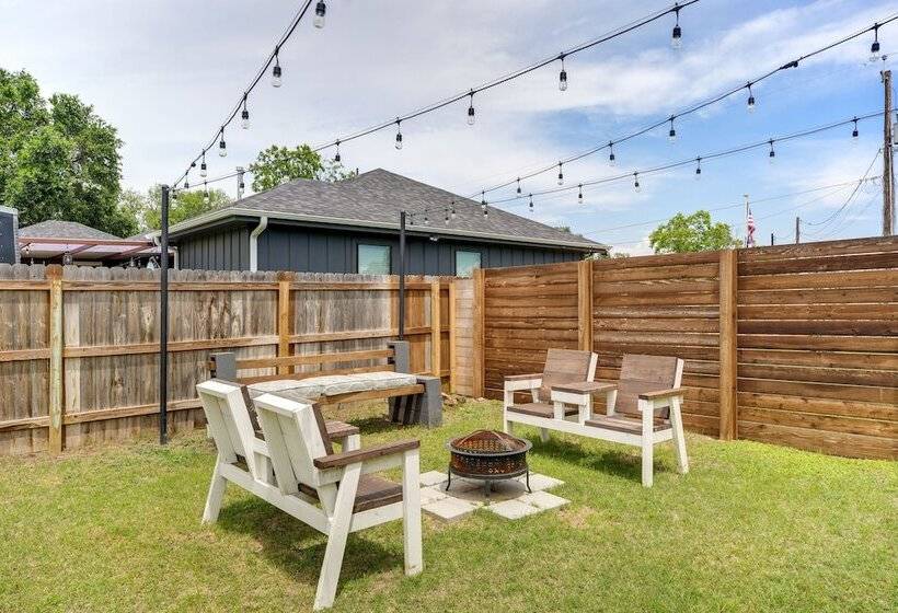 Updated New Braunfels Home W/ Fire Pit!