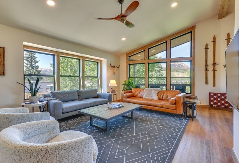 Updated Silverthorne Home W/ Hot Tub & Mtn Views!