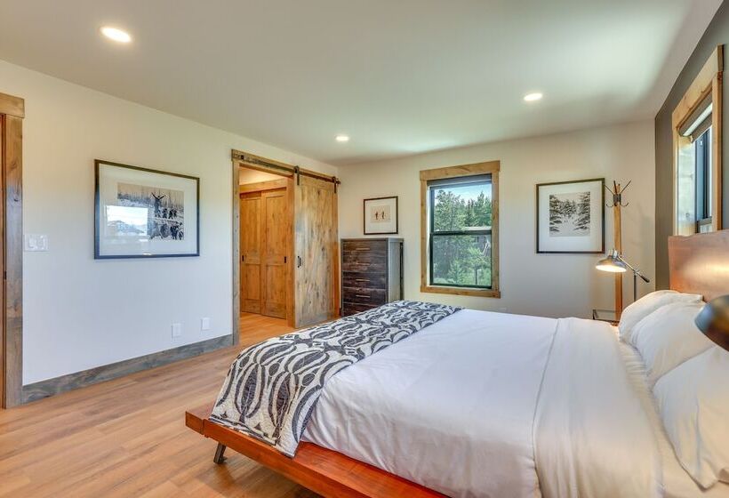 Updated Silverthorne Home W/ Hot Tub & Mtn Views!