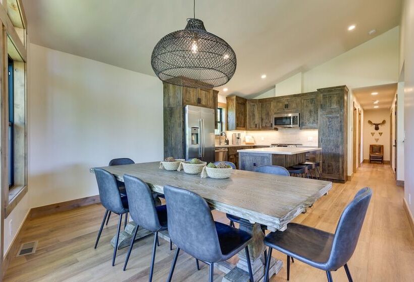 Updated Silverthorne Home W/ Hot Tub & Mtn Views!