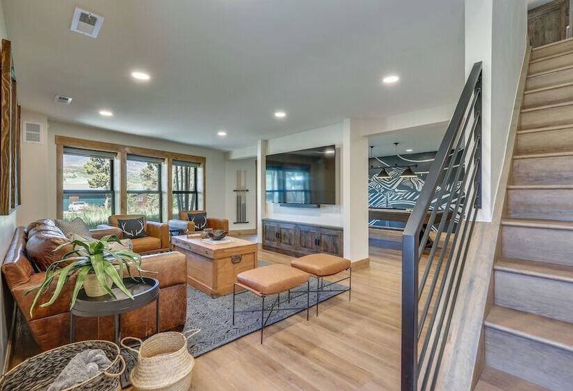 Updated Silverthorne Home W/ Hot Tub & Mtn Views!