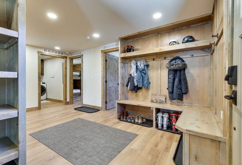 Updated Silverthorne Home W/ Hot Tub & Mtn Views!