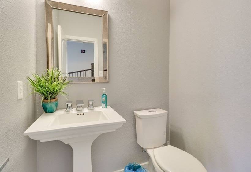 Upscale Pflugerville Paradise W/ Private Pool!