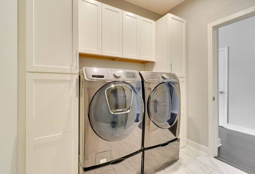 Upscale Pflugerville Paradise W/ Private Pool!