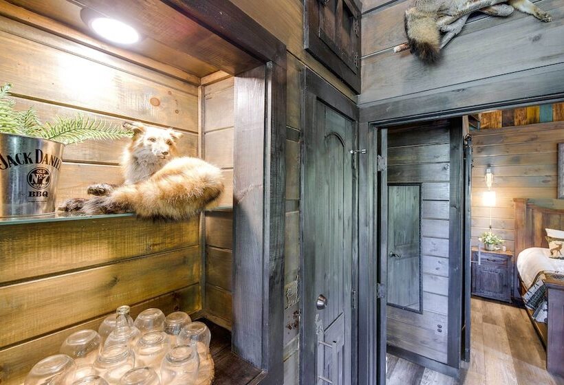 Upscale Sevierville Cabin W/ Hot Tub & Views!