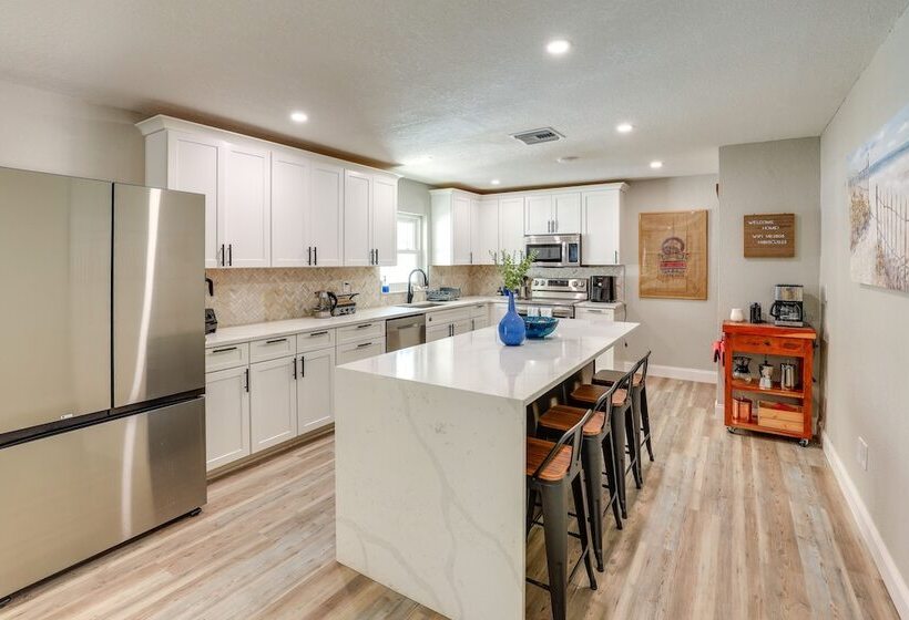 Vero Beach Vacation Rental: Pool & Putting Green!