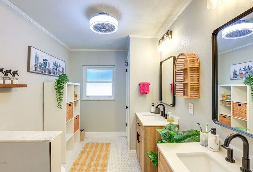 Vero Beach Vacation Rental: Pool & Putting Green!