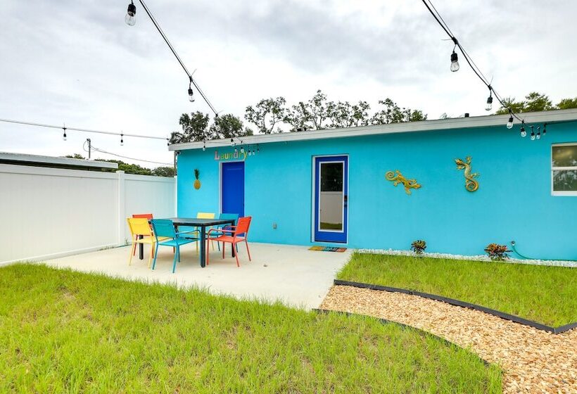 Vibrant Palmetto Vacation Home W/ Patio & Fire Pit