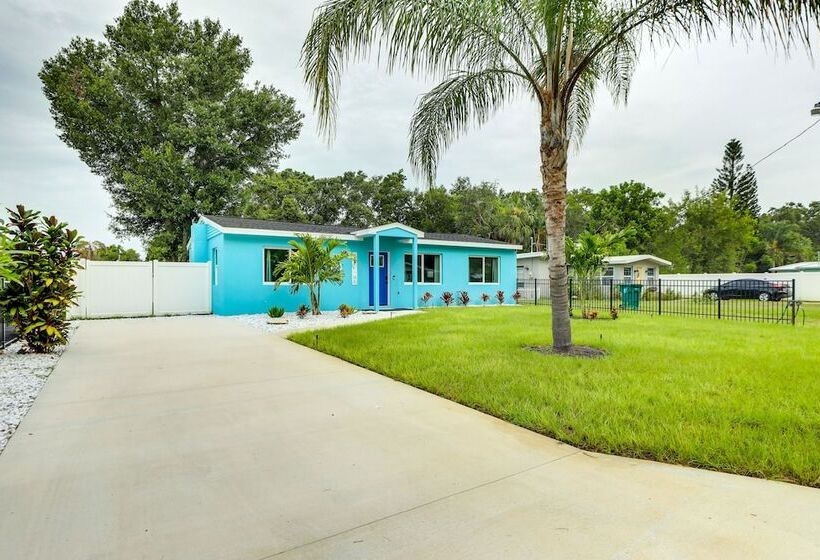 Vibrant Palmetto Vacation Home W/ Patio & Fire Pit