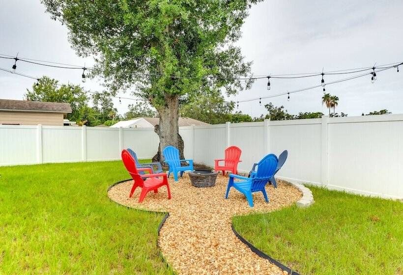 Vibrant Palmetto Vacation Home W/ Patio & Fire Pit