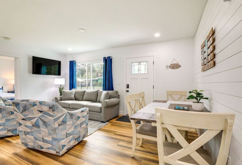 Vibrant Palmetto Vacation Home W/ Patio & Fire Pit