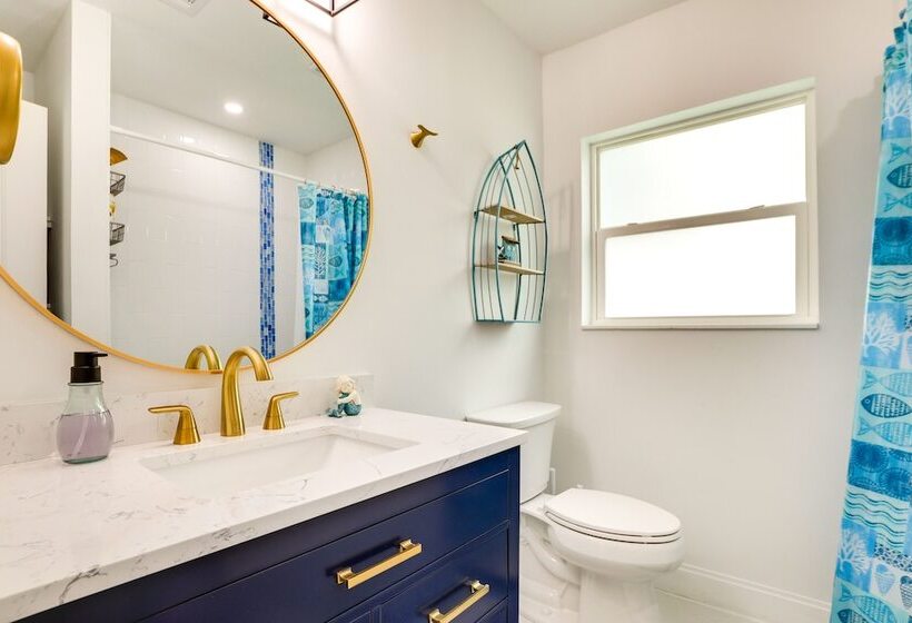 Vibrant Palmetto Vacation Home W/ Patio & Fire Pit