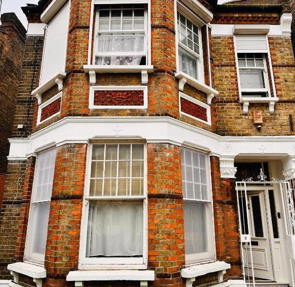 Bed and Breakfast Victorian Woods Bnb