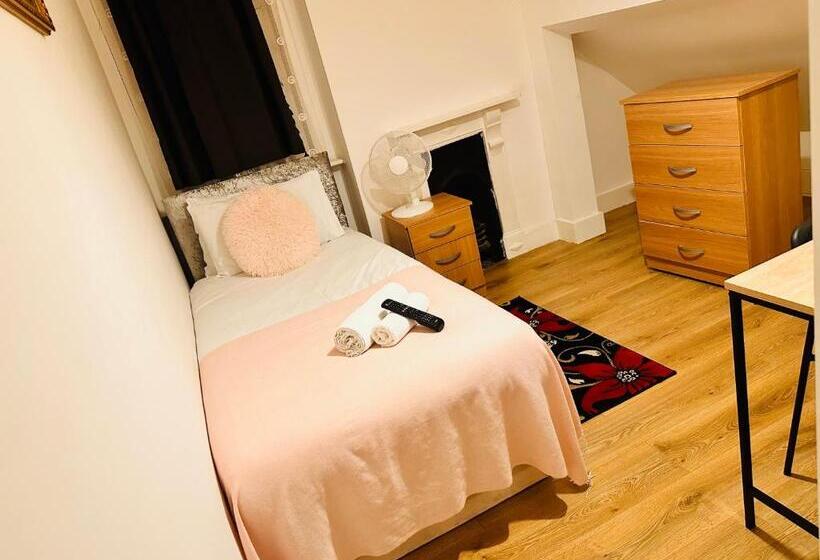 Bed and Breakfast Victorian Woods Bnb