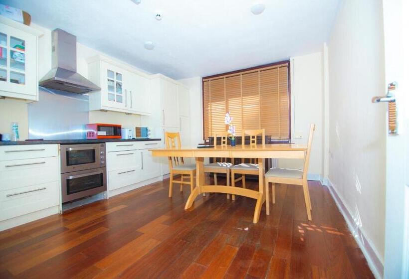 Bed and Breakfast Victorian Woods Bnb