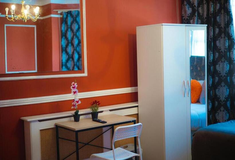 Bed and Breakfast Victorian Woods Bnb