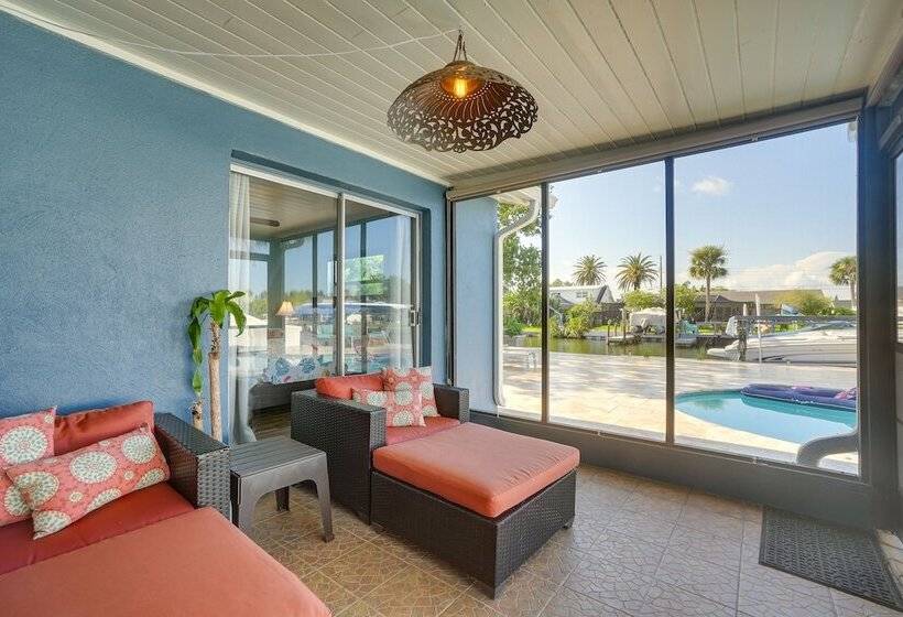 Waterfront Oasis W/ Hot Tub ~ 10 Mi To Dtwn Tampa