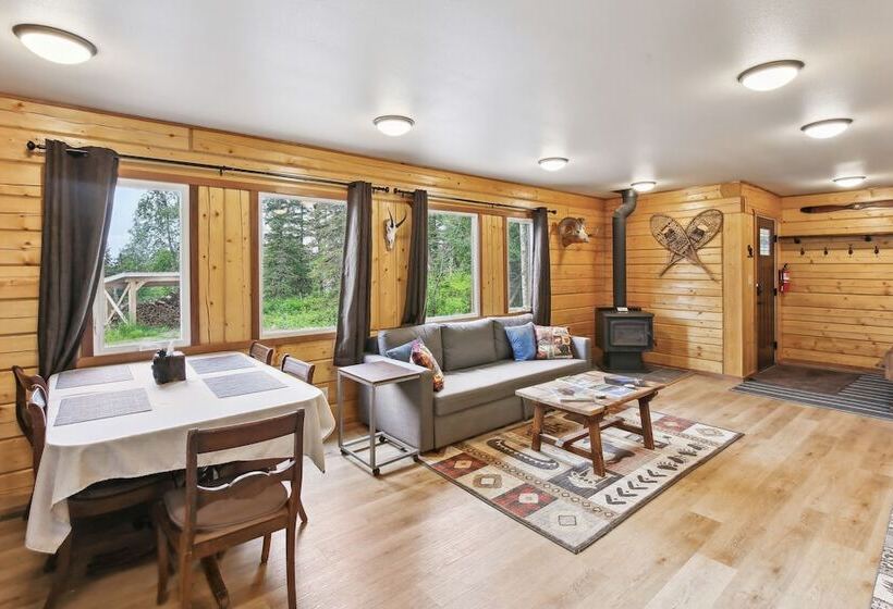 Welcoming Wasilla Cabin W/ Patio!