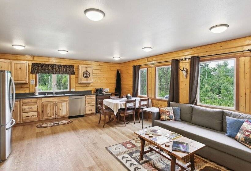 Welcoming Wasilla Cabin W/ Patio!