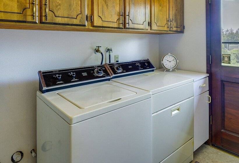 Westport Retreat W/ Pool Table: Walk To State Park