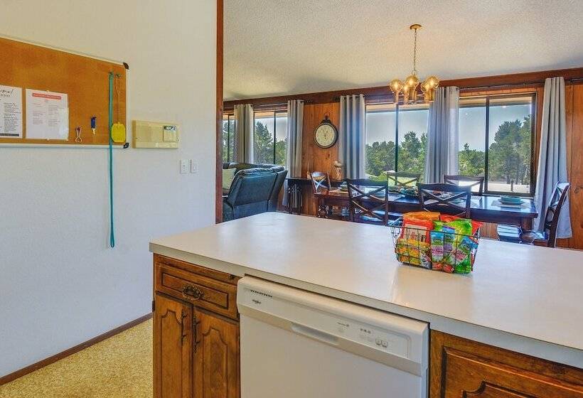 Westport Retreat W/ Pool Table: Walk To State Park