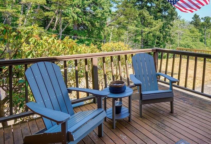 Westport Retreat W/ Pool Table: Walk To State Park