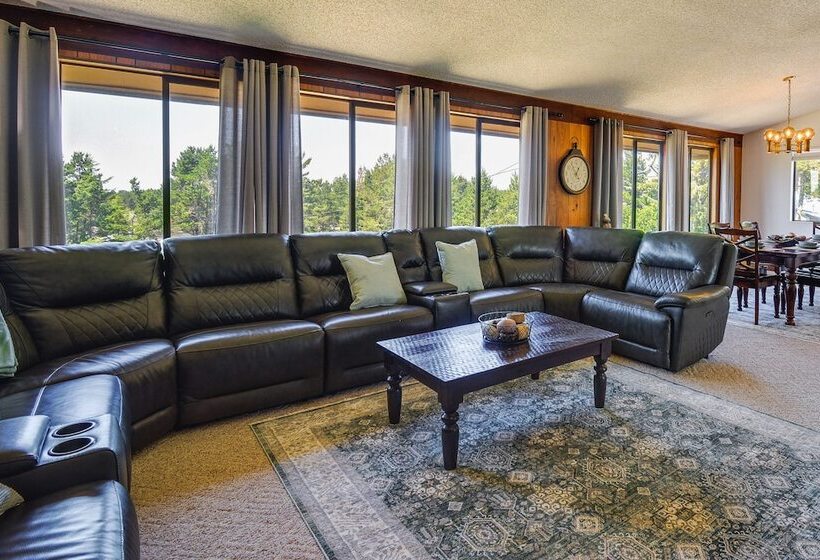 Westport Retreat W/ Pool Table: Walk To State Park