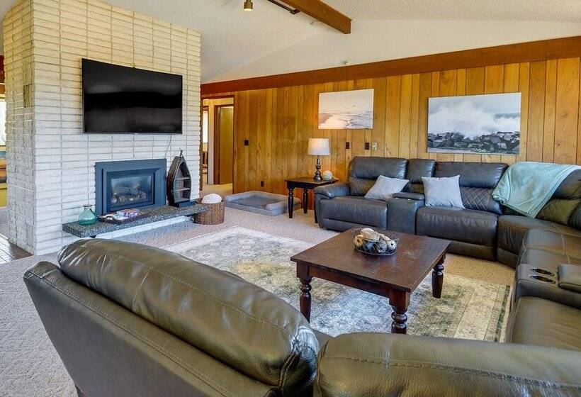 Westport Retreat W/ Pool Table: Walk To State Park