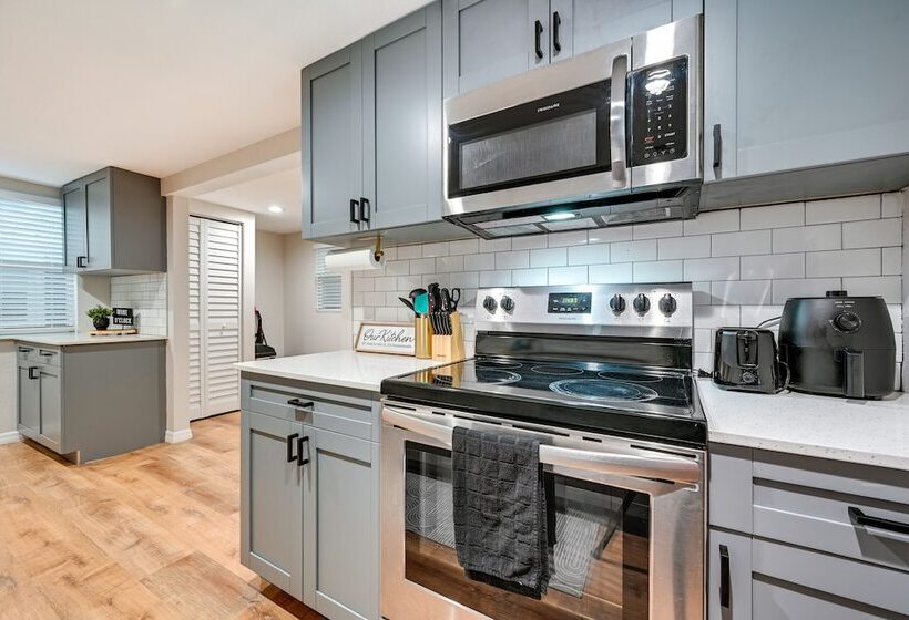 Wfh Friendly Tampa Home Rental: 2 Mi To Downtown!