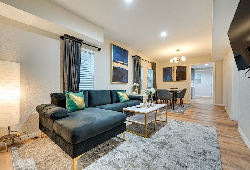 Wfh Friendly Tampa Home Rental: 2 Mi To Downtown!