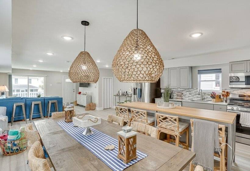 Wildwood Home W/ Deck Walk To Beach + Boardwalk!