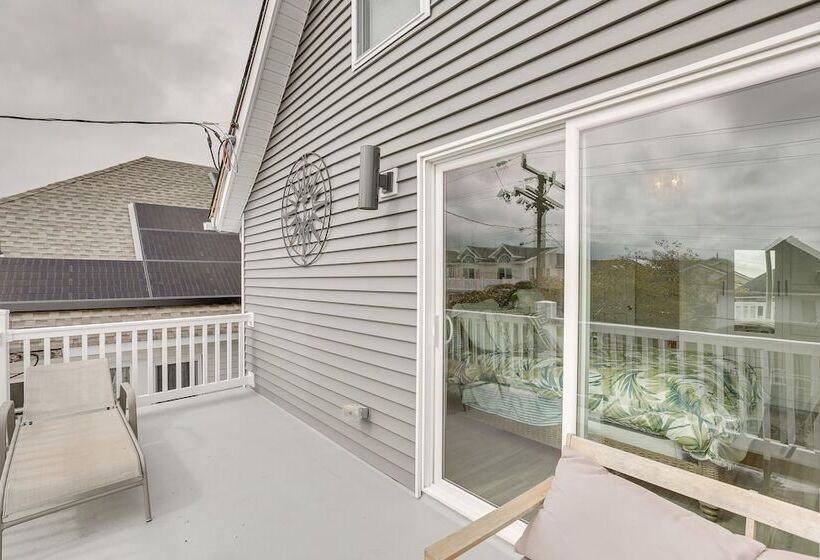 Wildwood Home W/ Deck   Walk To Beach + Boardwalk!
