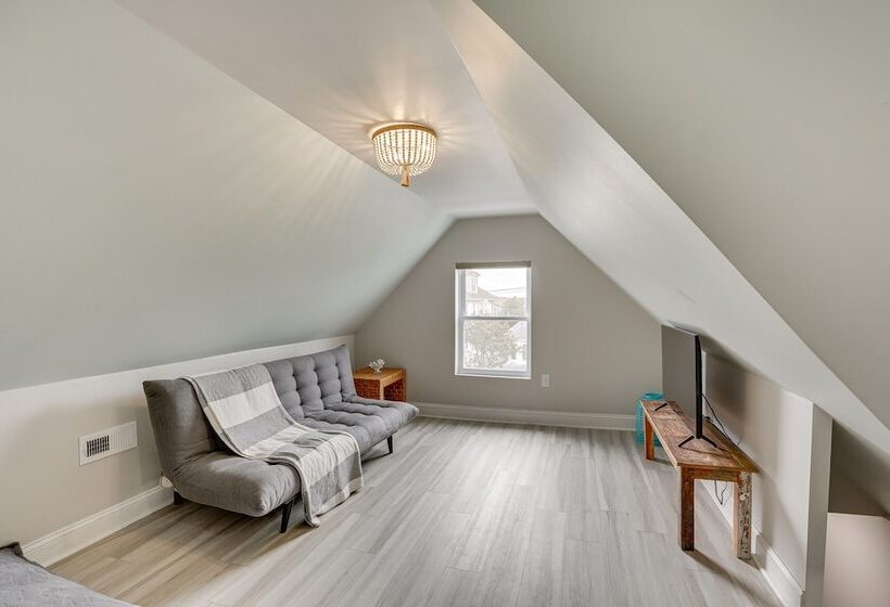 Wildwood Home W/ Deck   Walk To Beach + Boardwalk!