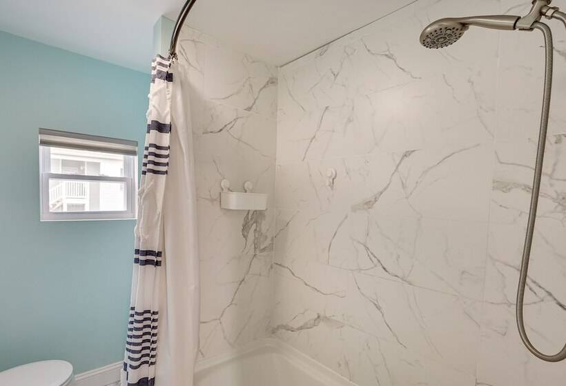 Wildwood Home W/ Deck   Walk To Beach + Boardwalk!