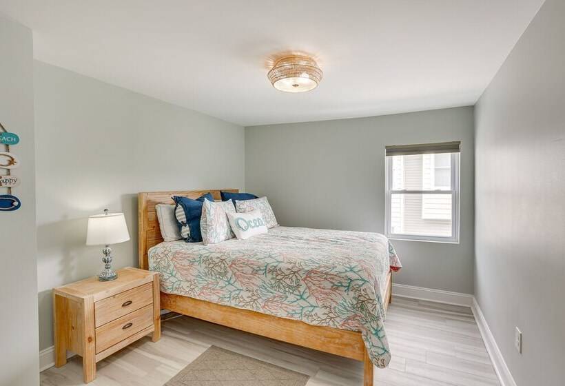 Wildwood Home W/ Deck   Walk To Beach + Boardwalk!