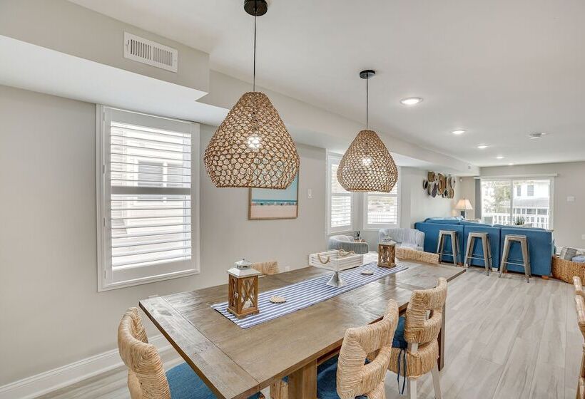 Wildwood Home W/ Deck   Walk To Beach + Boardwalk!