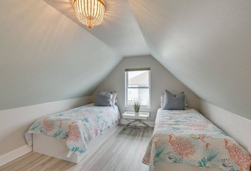 Wildwood Home W/ Deck   Walk To Beach + Boardwalk!